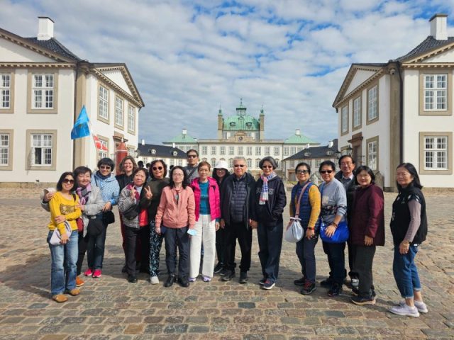 Super Travels tour group at Fredensborg Palace, Denmark