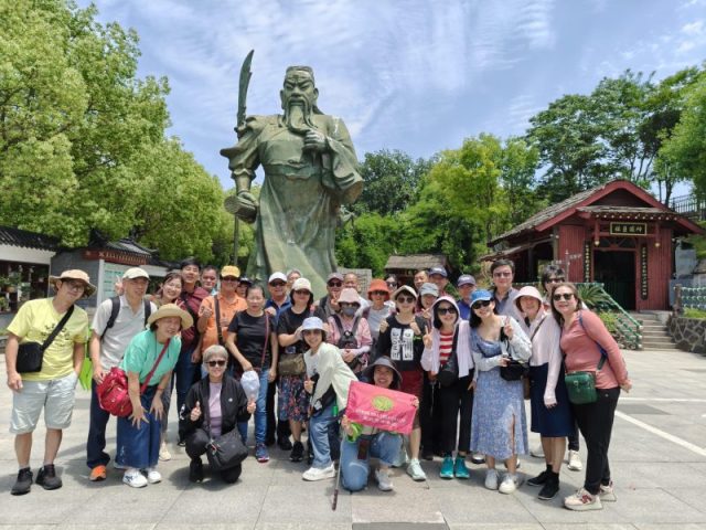 Super Travels tour group at the Guan Yu statue, Jingzhou, Hubei